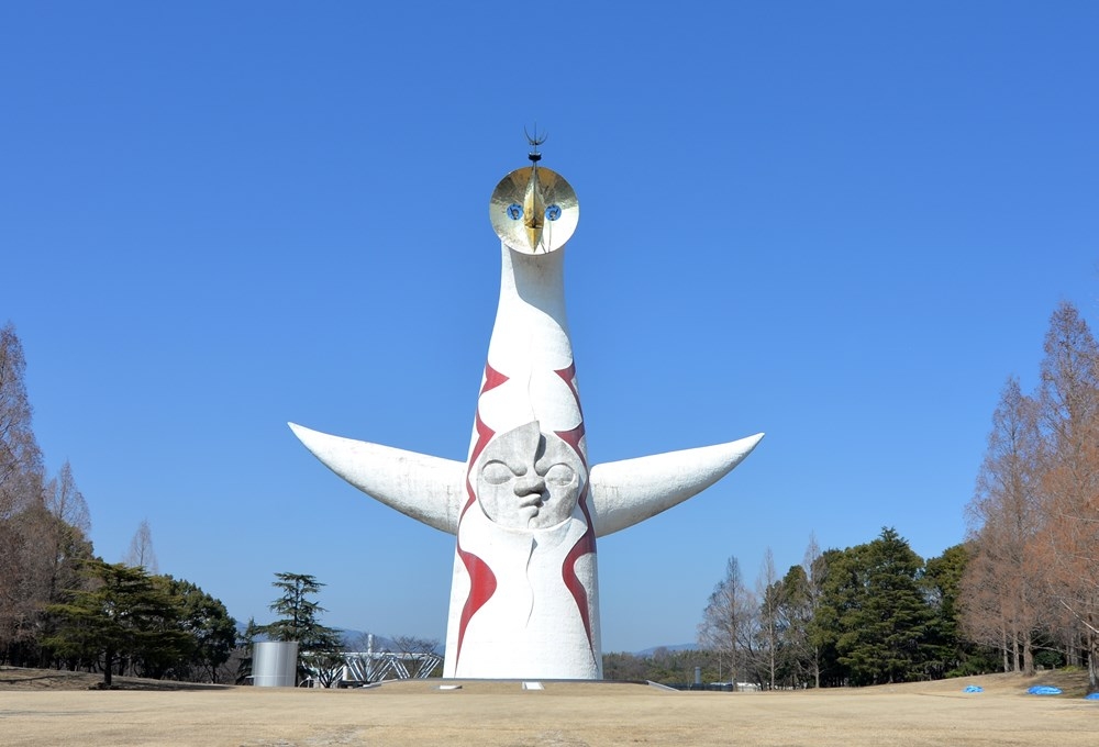 大阪府吹田市の万博記念公園に立つ「太陽の塔」。芸術家・岡本太郎（1911～96年）が制作し、現在まで残る（写真：日経クロステック）