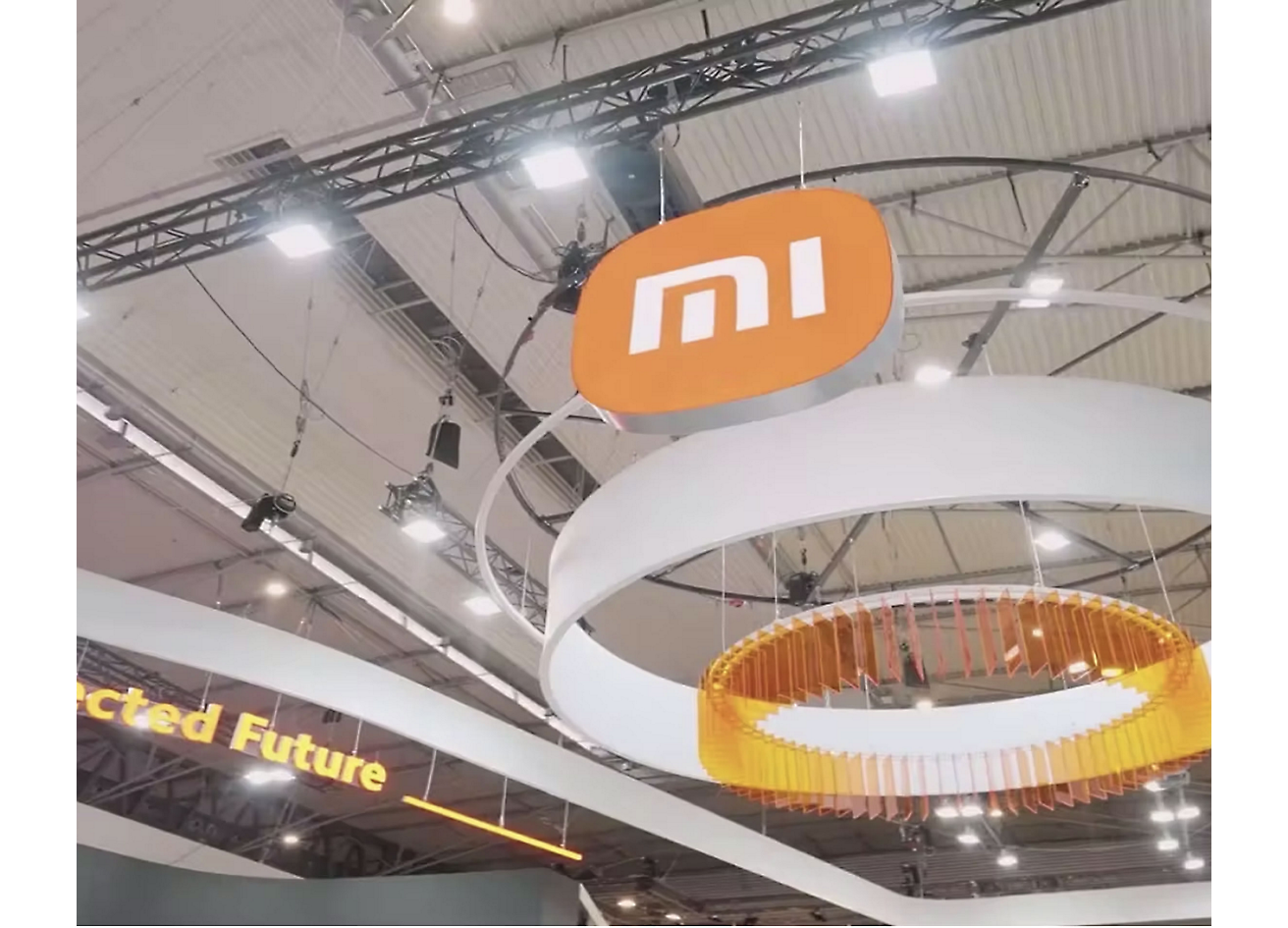 mI logo in store