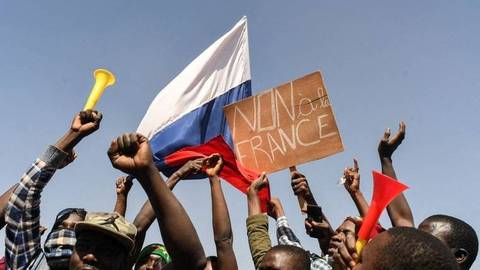 Pourquoi l’Afrique veut se libérer du carcan français ?
