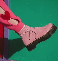 手元アリ∞可愛すぎるピンク∞Dr. martens×LAZY OAF☆ブーツ