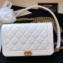 明日着 奇跡の♪ 限定 白xG金具 チェーンウォレット BOY CHANEL