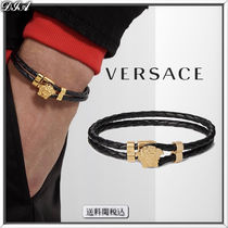 VERSACE レザー ゴールドトーン ブレスレット ブラック 人気