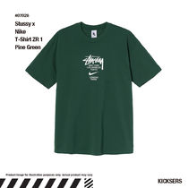 人気話題コラボ！Stussy x Nike T-Shirt ZR 1 Pine Green