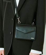 ENHYPENソヌ着用S SYのWIDTH SQUARE LEATHER MINIMAL BAG