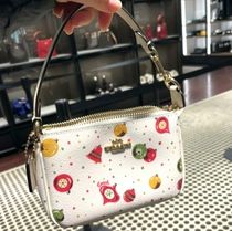 セールCoachノリータ15オーナメントプリントリストレットポーチ