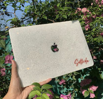 新作　ホワイトglitterケースに赤の文字入れ　名入れ　Macbook