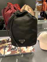 PRADA 定番トライアングルロゴ 便利 巾着ポーチ 1NA369