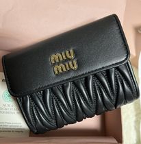 MiuMiu(ミュウミュウ) ロゴ マテラッセ レザー 二つ折り財布