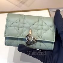 Newカラーが登場♥【Dior】《Lady Dior》ウォレット XS