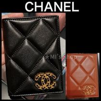 【すぐ届く/ロゴが目を引く★】CHANEL パスポートケース 2色