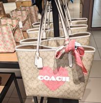 セールCoachハート&シグネチャーロゴシティートートバッグ