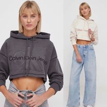 【Calvin Klein】カジュアルスタイル/クロップドロゴフーディ
