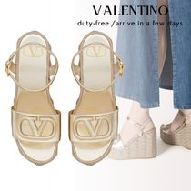 【VALENTINO】 Vロゴ ラミネート ナッパレザーウェッジ サンダル