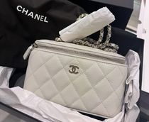 普段使いからパーティまで幅広く活躍 CHANEL ヴァニティバック