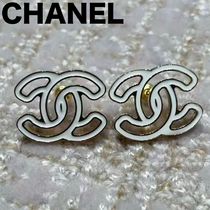 《耳元をお洒落に♪》CHANEL ピアス CCロゴ ホワイト ブラック