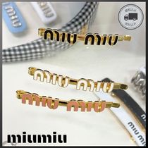 すぐ届く！国内発送【miumiu 】ロゴ入り ヘアクリップ