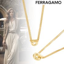 国内直営**FERRAGAMO**　ゴールドカラーネックレス