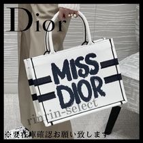 人気ホワイトカラー♡【Dior】Book Tote ミディアムバッグ