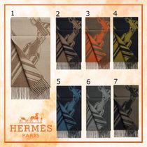 冬のコーデにアクセントを	Hermes	ジグザグのサングル マフラー