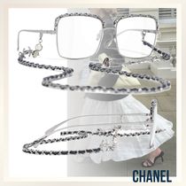 チェーンがオシャレな CHANEL スクエア眼鏡 ブラック＆シルバー