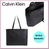 Calvin Klein Puレザーエンボスロゴトート ジェンダーレス