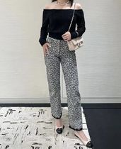 カジュアルなデニムもレースプリントでエレガント CHANEL デニム