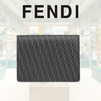 人気☆【FENDI】二つ折財布 シンプル オシャレ ロゴ入 ブラック