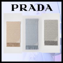 冬のトレンド【PRADA】シンボル ダブル ウールxカシミヤマフラー