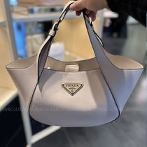 PRADA ミディアムレザーバッグ