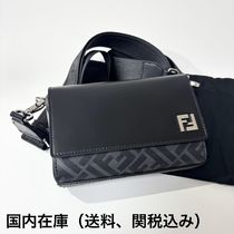 【国内在庫】FENDI FFスクエア コンパクト ショルダーバッグ