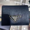 PRADA 折りたたみ財布 VIP価格! PRADA 三角ロゴ エピレザー ミニ折りたたみ財布 1MV204(8)