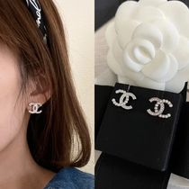 アシンメトリーなデザインにキュン 普段使いに CHANEL ピアス