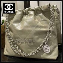 【シックでcoolなカラー♡】CHANEL 22 ハンドバッグ