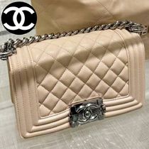 【素材やステッチにこだわりのある】BOY CHANEL フラップバッグ