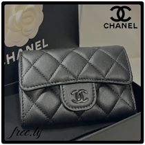 【ワンカラーでシックなアイテム♡】CHANEL 折りたたみ財布