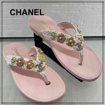 ビジューが可愛い【CHANEL】華やかな足元がつくれる　サンダル