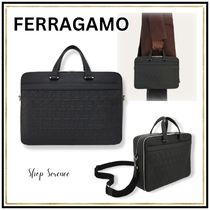 ☆関税込☆【FERRAGAMO】エンボス加工ガンチーニビジネスバッグ