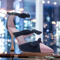 色香と気品を纏う【MANOLO BLAHNIK】アンクルストラップパンプス