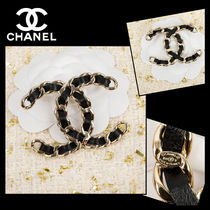 コーデがワンランクUP♪【 CHANEL 】CCロゴ ブローチ