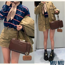 ちょうど良い大きさ《Miu Miu≫ボーレザートップハンドルバッグ