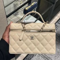 25C CHANEL チェーンクラッチ ジップタイプのバニティケース