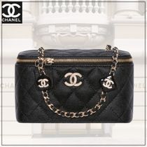 人気♡お洒落なチェーンで目を惹く【CHANEL】バニティー