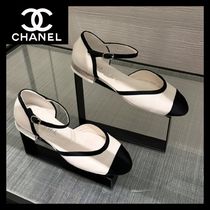 《バイカラーで合わせやすい♪》CHANEL パンプス