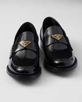 人気【PRADA】パテントレザー ローファー