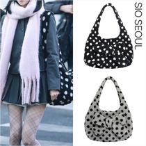 【韓国SIO エスアイオー】DOT FLUFFY SHOULDER BAG