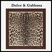 Dolce &Gabbana直営店 ヒョウ柄ツイルスカーフ（70x70）