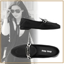 【メタルチェーンが輝く】MIUMIU スリッポン レザーローファー