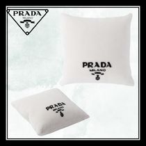 日本未入荷【PRADA】シープスキン枕