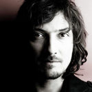 León Larregui