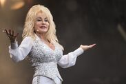 dolly parton says she plays